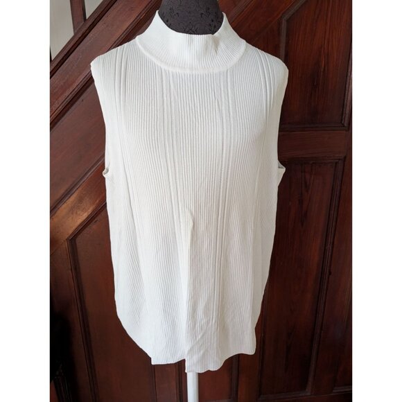 Dressbarn Woman White Ribbed Sleeveless Mock Neck Top 18/20 Lightweight Knit - Picture 1 of 6